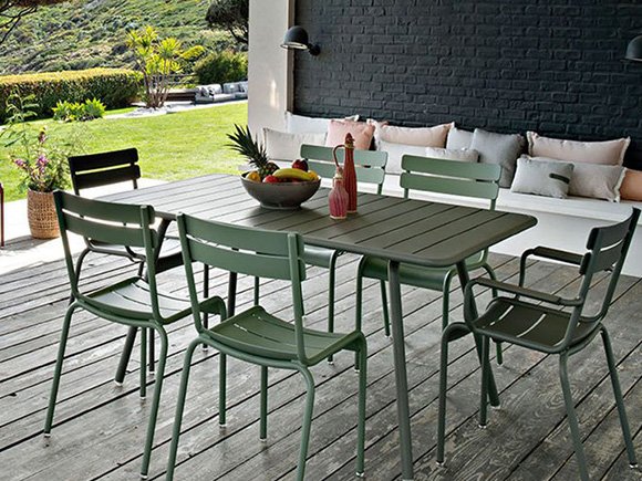 Custom Furniture, Iron vs Aluminum, Design Flexibility.